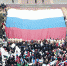 На Славянской площади развернули огромный флаг России. - Газета Вперёд