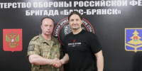 Командир «БАРС-Брянск» Сергей Антошин поздравил Эдгарда Запашного с Днём рождения - Газета Вперёд