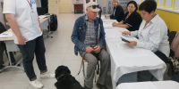 С собакой-поводырем житель Брянска пришел голосовать на избирательный участок - Газета Вперёд