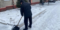 В Брянске управляющие компании ведут уборку дворов - Газета Вперёд